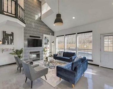8324 Autumncrest Court - Photo Thumbnail 5