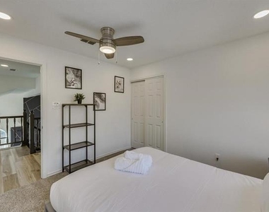 8324 Autumncrest Court - Photo Thumbnail 20