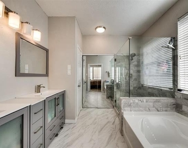 8324 Autumncrest Court - Photo Thumbnail 18
