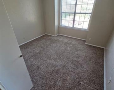 1500 N Grant Drive - Photo Thumbnail 23