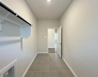 3720 Canyon Drive - Photo Thumbnail 15