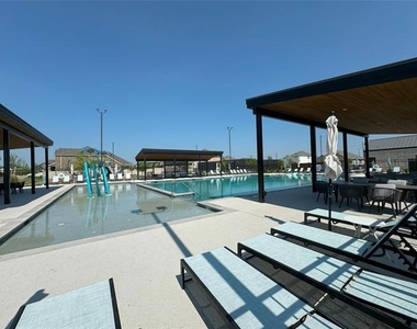 3720 Canyon Drive - Photo Thumbnail 24