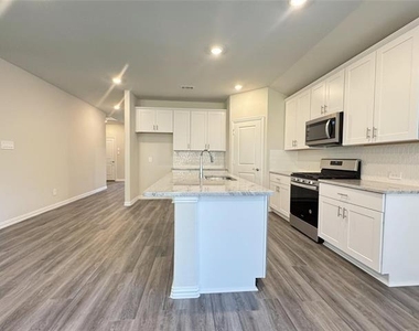 3720 Canyon Drive - Photo Thumbnail 4