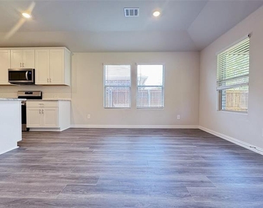 3720 Canyon Drive - Photo Thumbnail 6