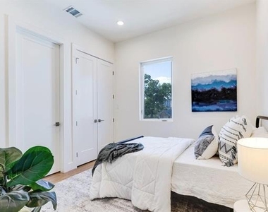 1902 N Carroll Avenue - Photo Thumbnail 24
