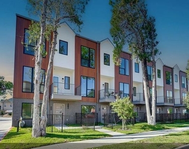 1902 N Carroll Avenue - Photo Thumbnail 8