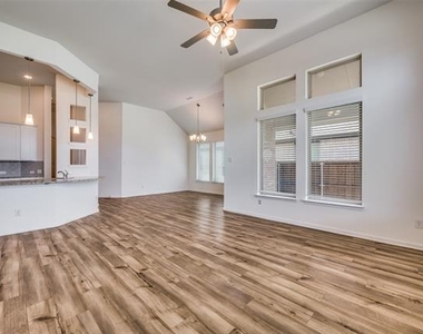 16309 Garden Drive - Photo Thumbnail 6
