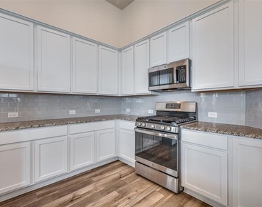 16309 Garden Drive - Photo Thumbnail 11