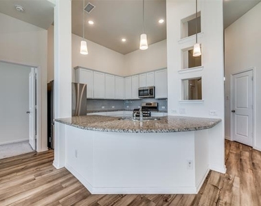 16309 Garden Drive - Photo Thumbnail 8