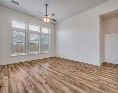 16309 Garden Drive - Photo Thumbnail 4