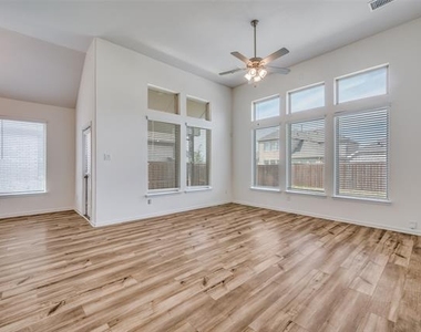 16309 Garden Drive - Photo Thumbnail 7