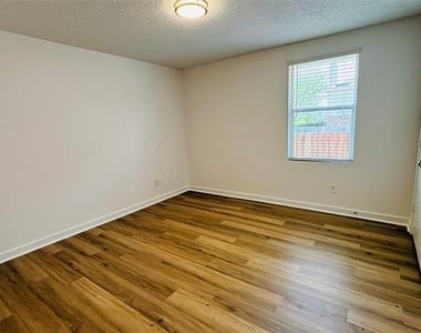 1007 Chilton Drive - Photo Thumbnail 21