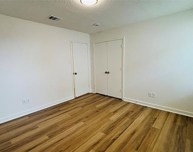 1007 Chilton Drive - Photo Thumbnail 18