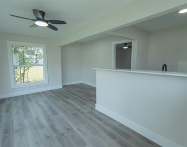1716 Ethel Avenue - Photo Thumbnail 4