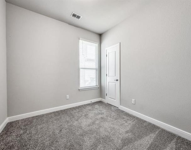 1316 Millerbird Way - Photo Thumbnail 13