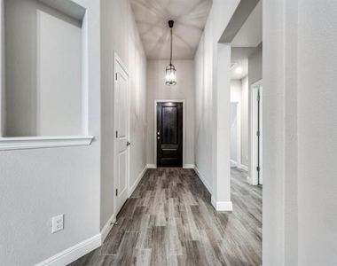 1316 Millerbird Way - Photo Thumbnail 12