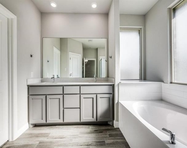 1316 Millerbird Way - Photo Thumbnail 14