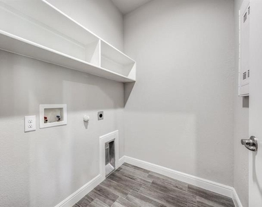 1316 Millerbird Way - Photo Thumbnail 20