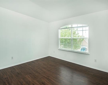 917 Swan Ridge Drive - Photo Thumbnail 19