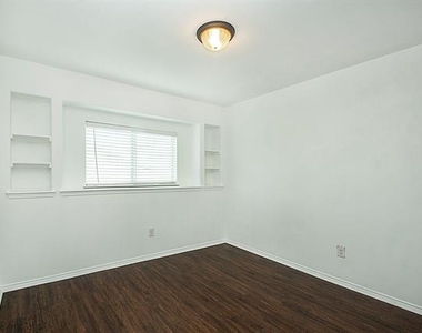 917 Swan Ridge Drive - Photo Thumbnail 16