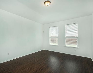 917 Swan Ridge Drive - Photo Thumbnail 11