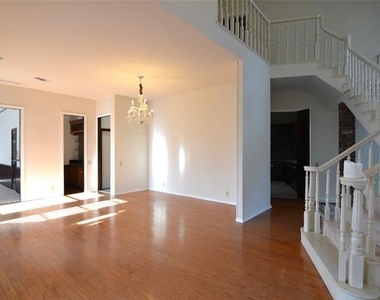 7000 Ivory Court - Photo Thumbnail 5