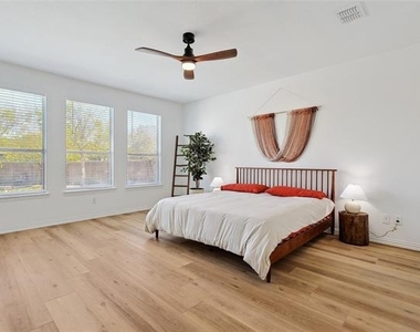 5615 Teal Court - Photo Thumbnail 14