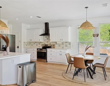 5615 Teal Court - Photo Thumbnail 12