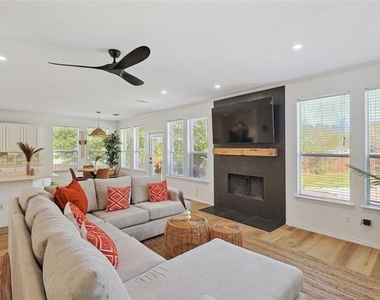 5615 Teal Court - Photo Thumbnail 8