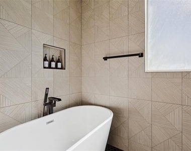 5615 Teal Court - Photo Thumbnail 17