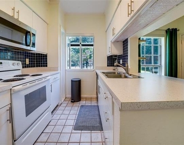 1700 Amelia Court - Photo Thumbnail 6