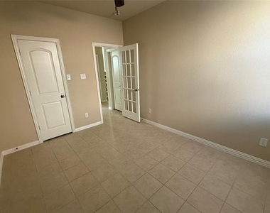 309 Sir Brine Drive - Photo Thumbnail 4
