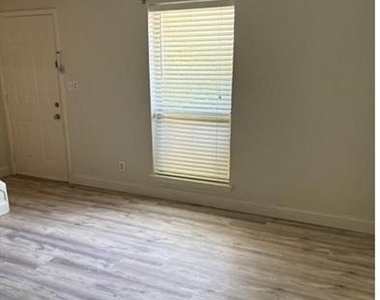 2729 Hurstview Drive - Photo Thumbnail 2