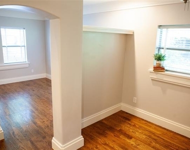 5837 Velasco Avenue - Photo Thumbnail 4