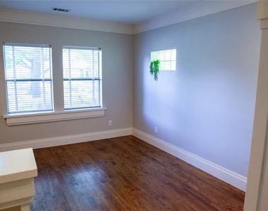 5837 Velasco Avenue - Photo Thumbnail 3
