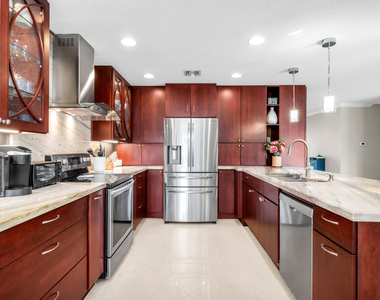 3250 Lakeview Boulevard - Photo Thumbnail 8