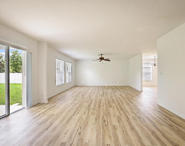617 Se Karrigan Terrace - Photo Thumbnail 13