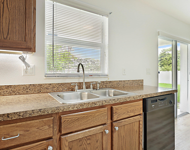 617 Se Karrigan Terrace - Photo Thumbnail 18