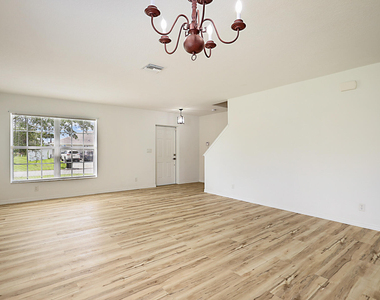 617 Se Karrigan Terrace - Photo Thumbnail 5