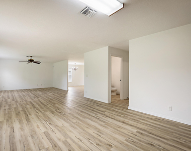617 Se Karrigan Terrace - Photo Thumbnail 12