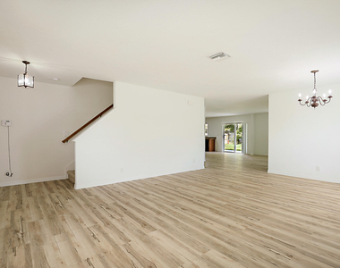 617 Se Karrigan Terrace - Photo Thumbnail 8
