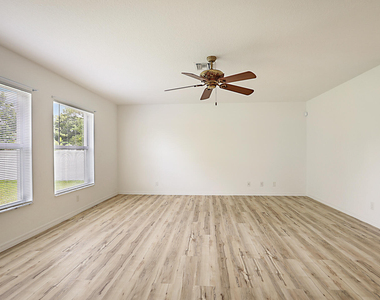 617 Se Karrigan Terrace - Photo Thumbnail 15