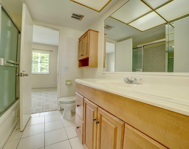 1117 Lake Terrace - Photo Thumbnail 7