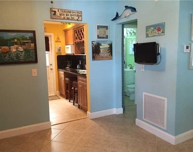 315 Van Buren Street - Photo Thumbnail 12