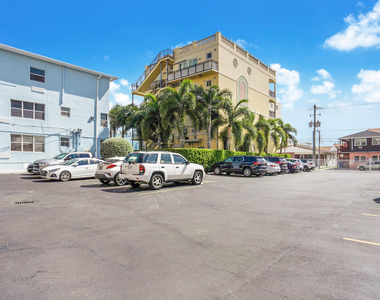 315 Van Buren Street - Photo Thumbnail 6