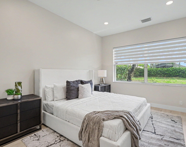 7832 Rockford Road - Photo Thumbnail 15