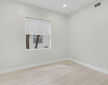 7832 Rockford Road - Photo Thumbnail 23