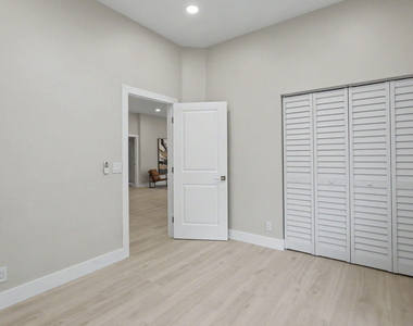7832 Rockford Road - Photo Thumbnail 24