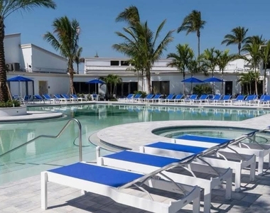 2400 S Ocean Drive - Photo Thumbnail 14