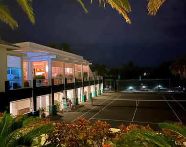 100 S Pointe Drive - Photo Thumbnail 15